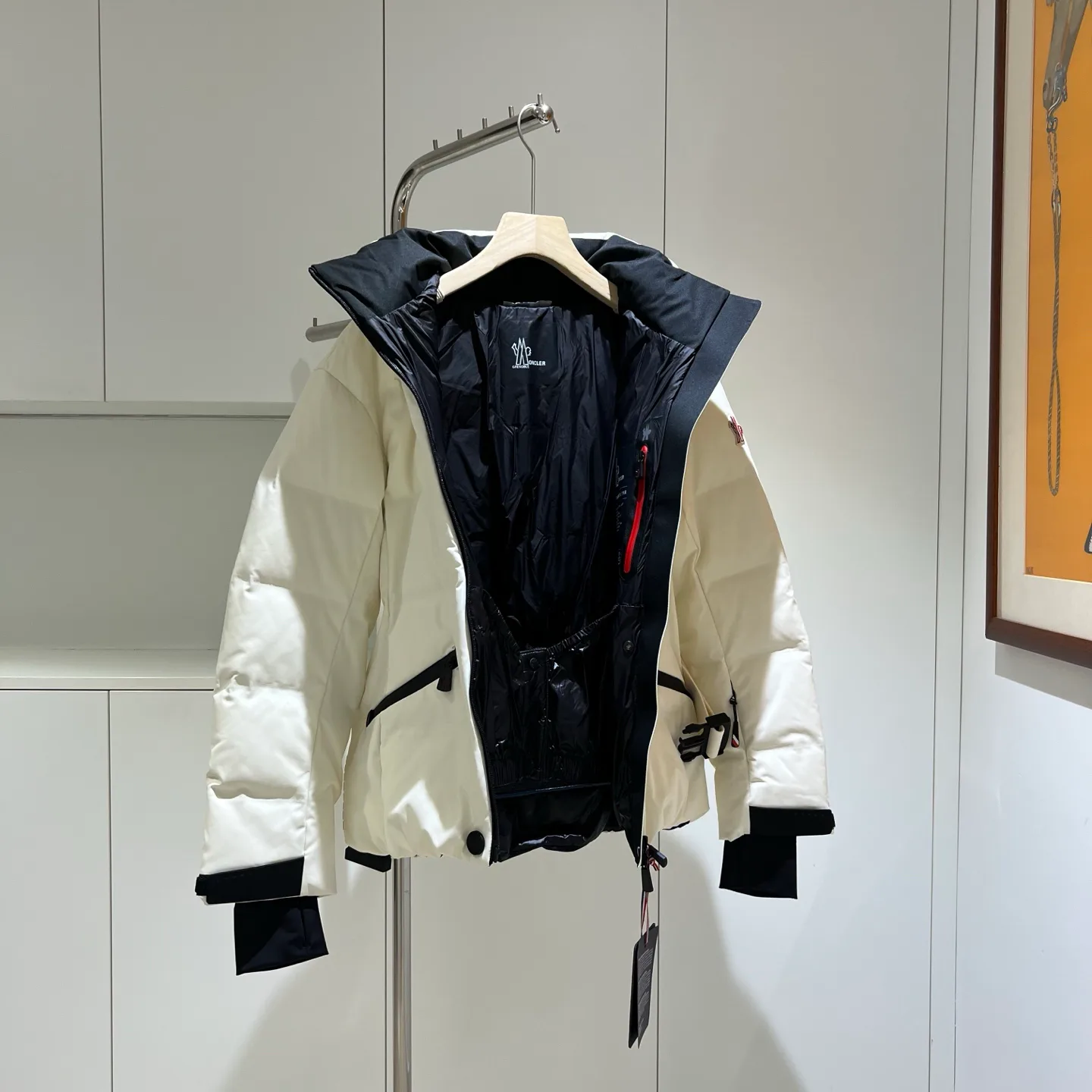 Women's Jackets And Down Jackets MONCLER 18180078