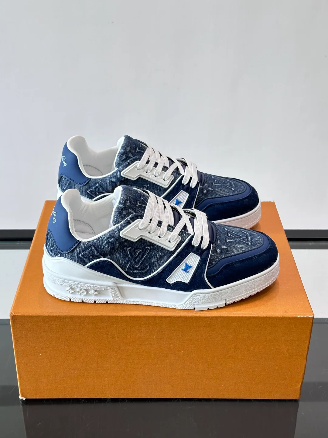 Men's Sneakers LOUIS VUITTON 17466867