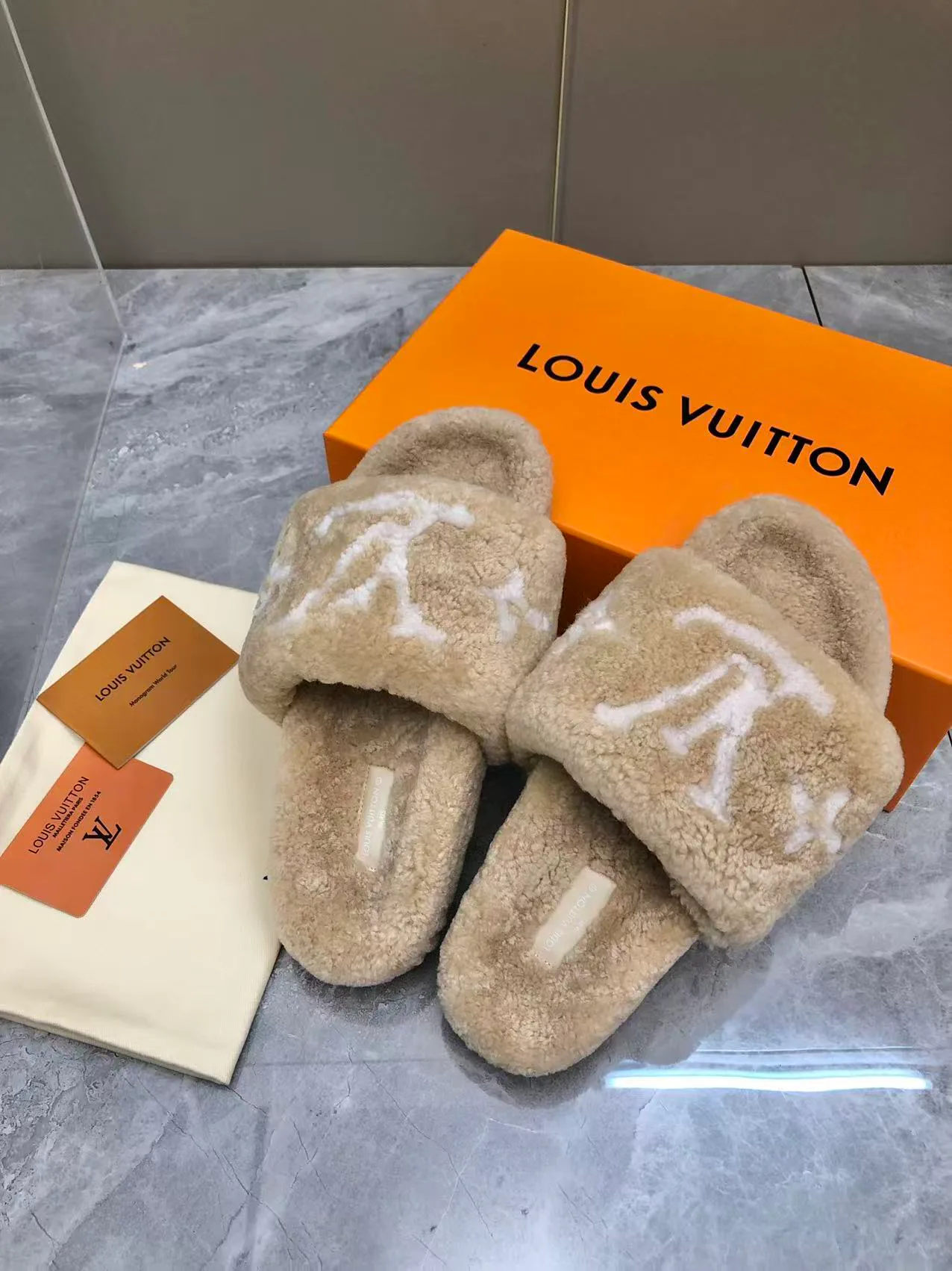 Women's Slippers LOUIS VUITTON 18034643