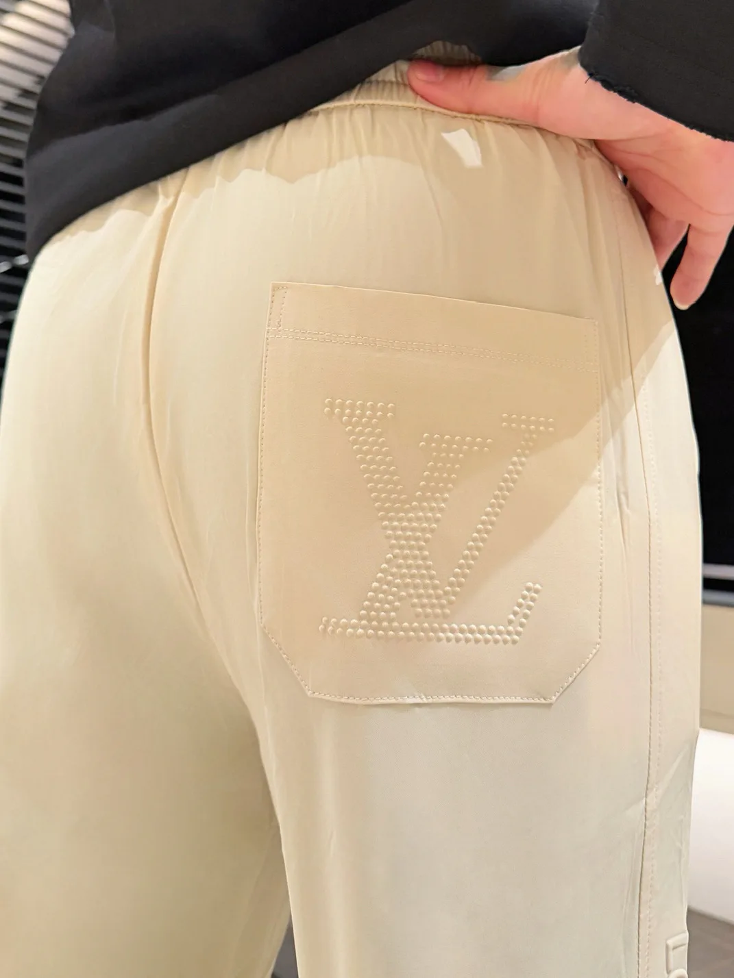 Men's Trousers LOUIS VUITTON 18499735