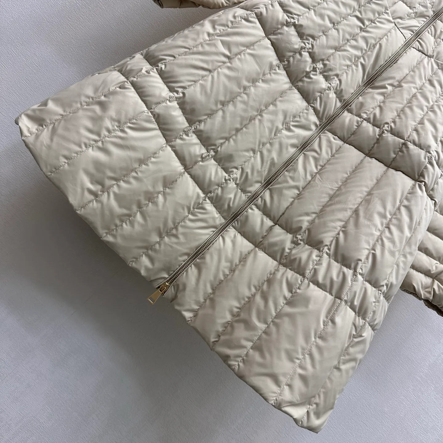 Women's Jackets And Down Jackets MONCLER 18279125
