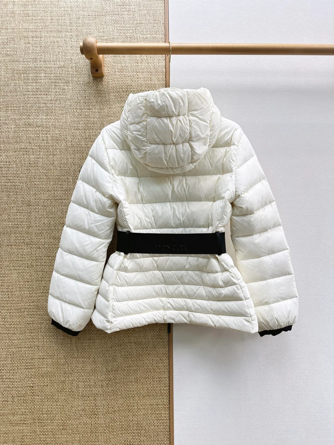 Women's Jackets And Down Jackets MONCLER 18345001