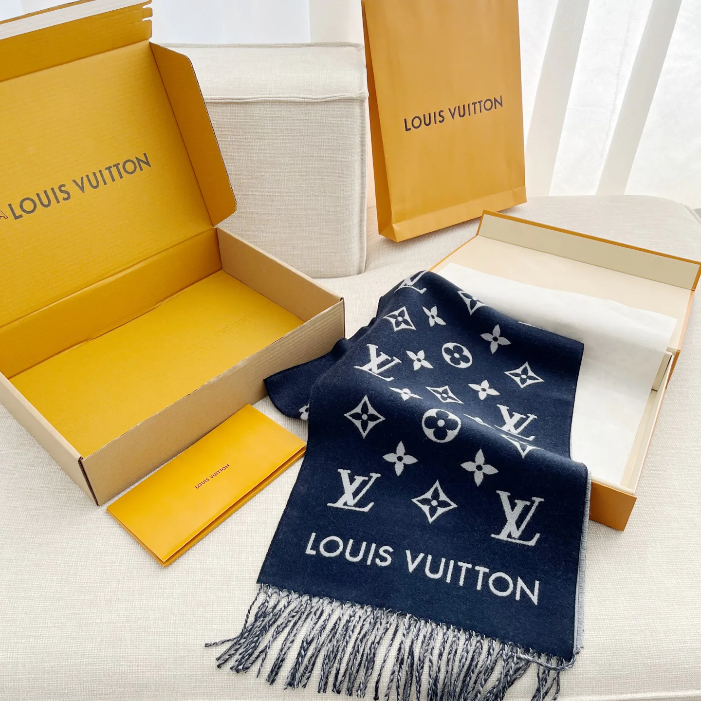 Scarves LOUIS VUITTON 18462785