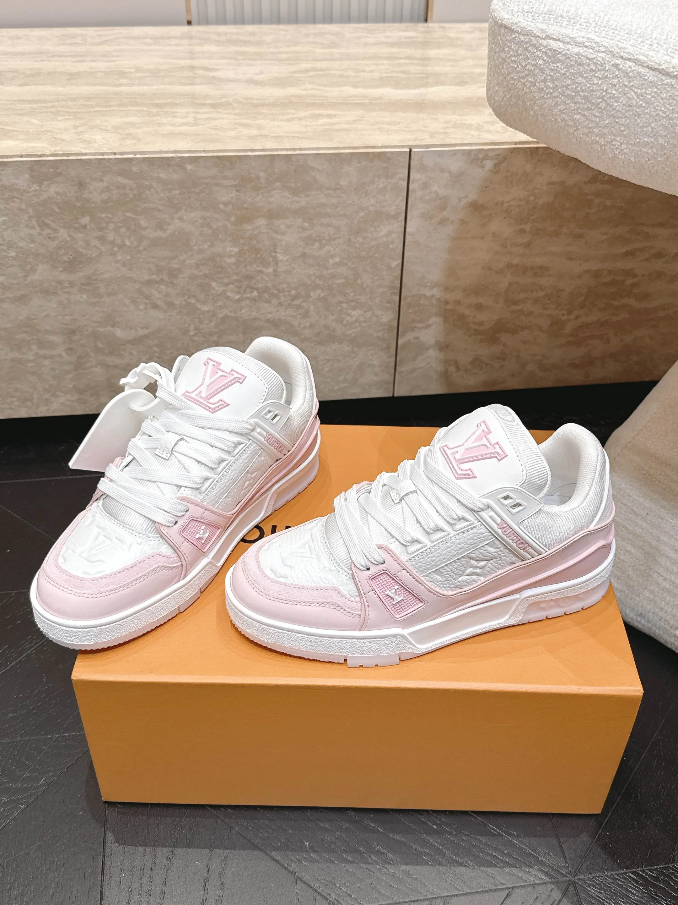 Women's Sneakers LOUIS VUITTON 17845996