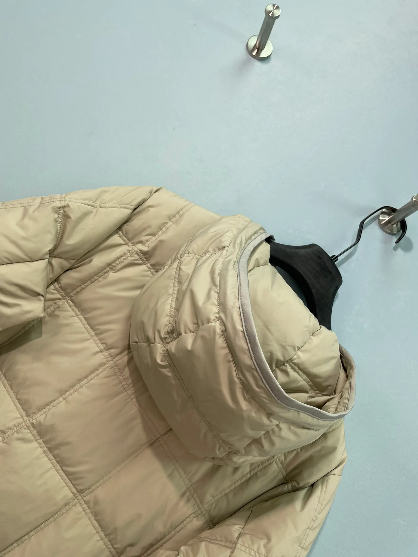 Women's Jackets And Down Jackets MONCLER 18513394