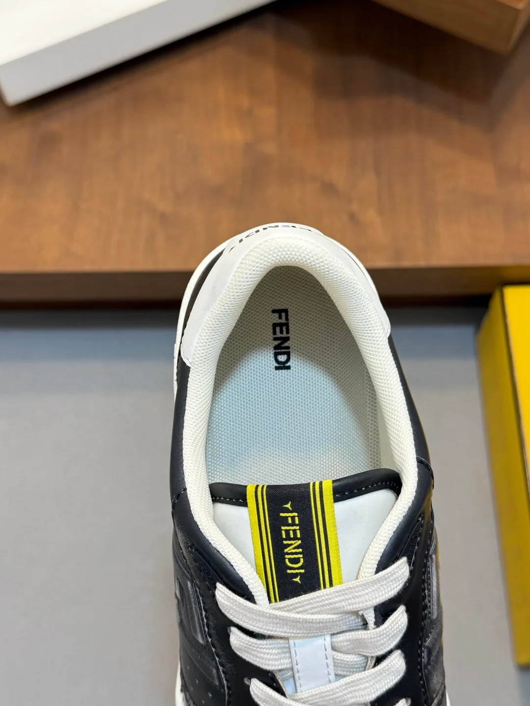 Women's Sneakers FENDI 18116600