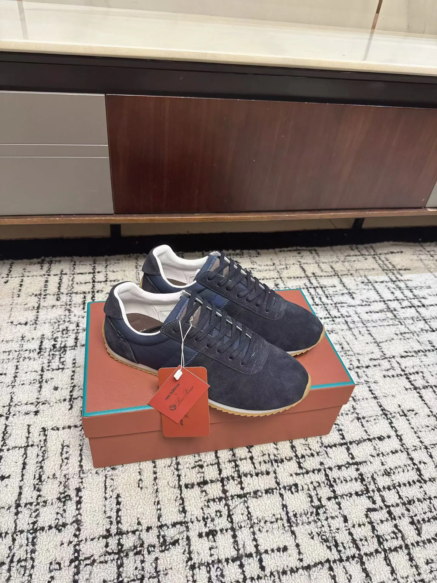 Women's Sneakers LORO PIANA 17335016