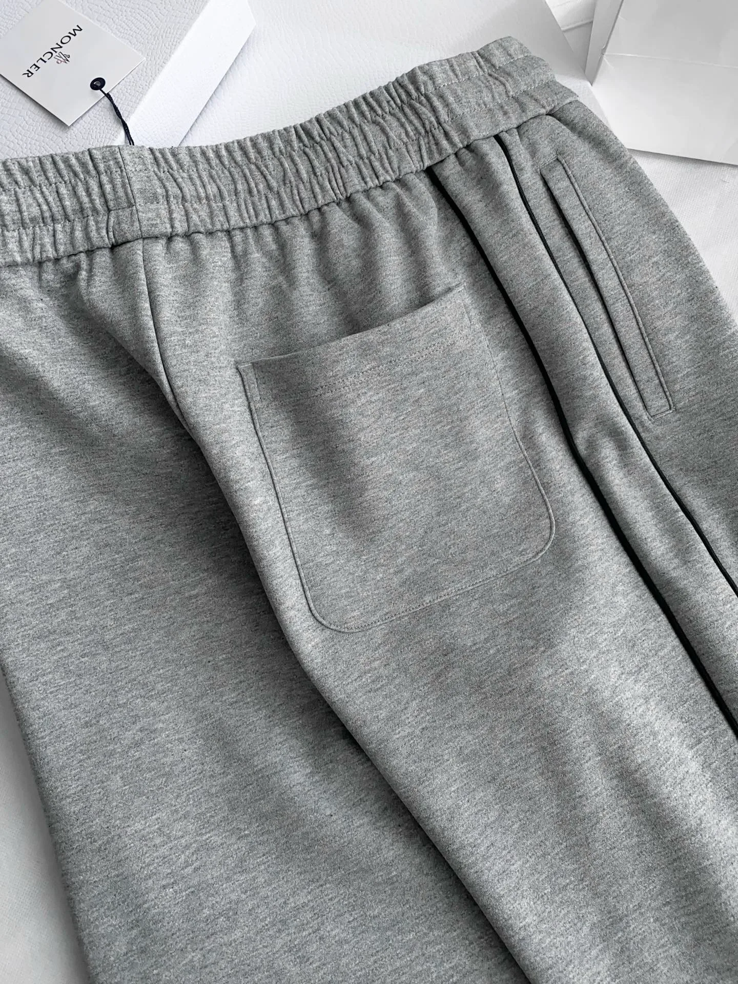 Men's Trousers MONCLER 18469121