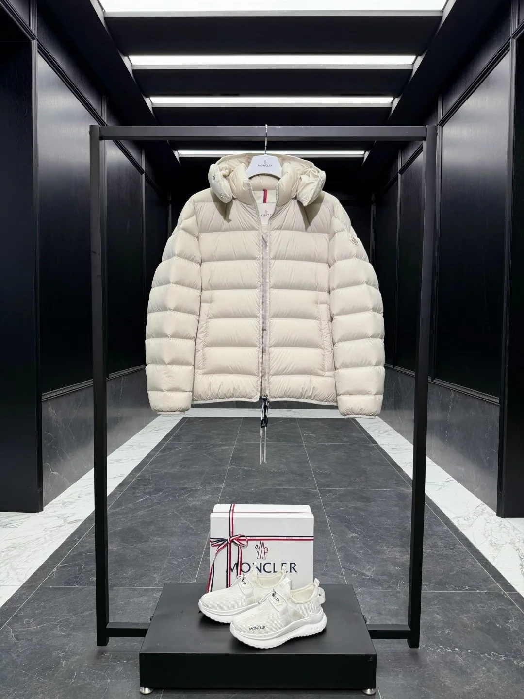 Куртки И Пуховики Мужские Moncler 18607037