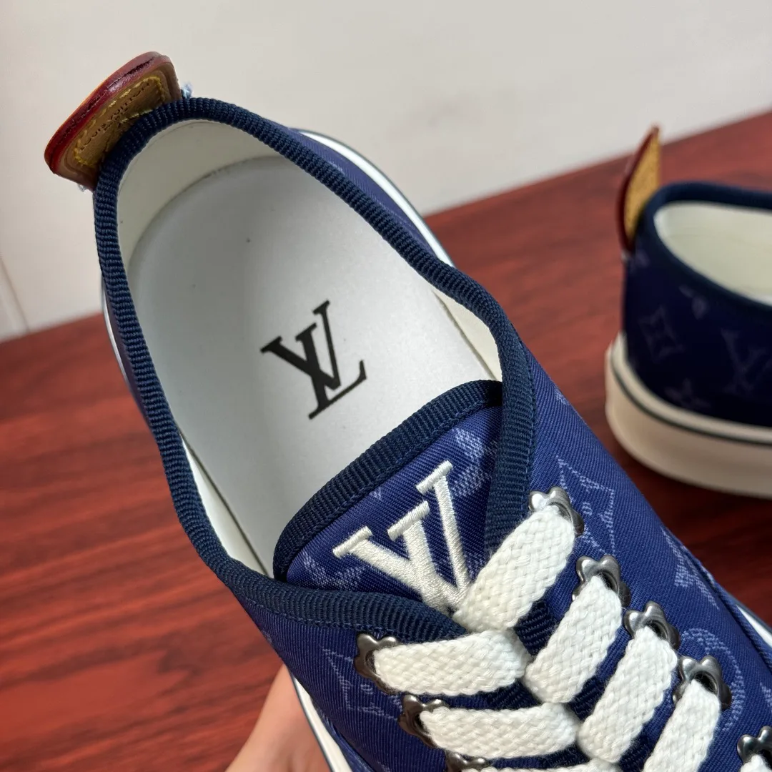 Men's Sneakers LOUIS VUITTON 18100534