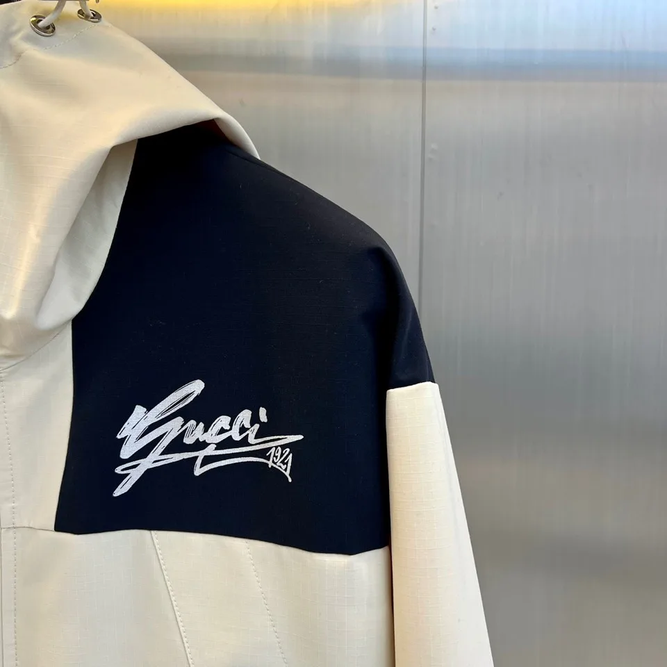 Women's Jackets And Down Jackets GUCCI 18416804
