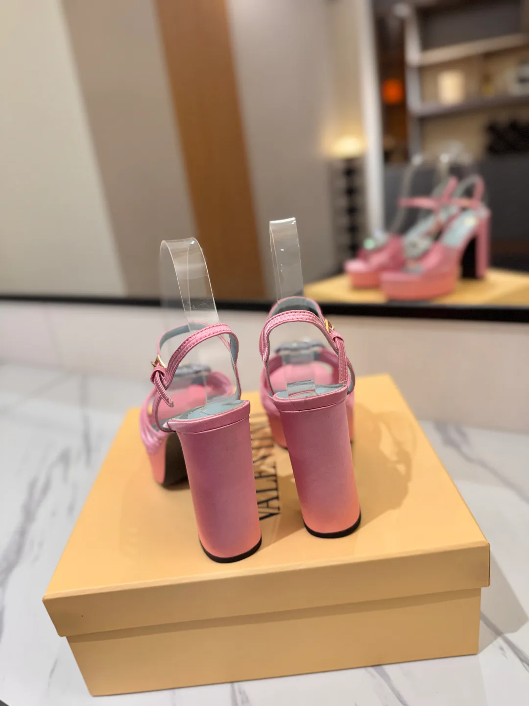 Women's Open-Toe Sandals VALENTINO 18134891
