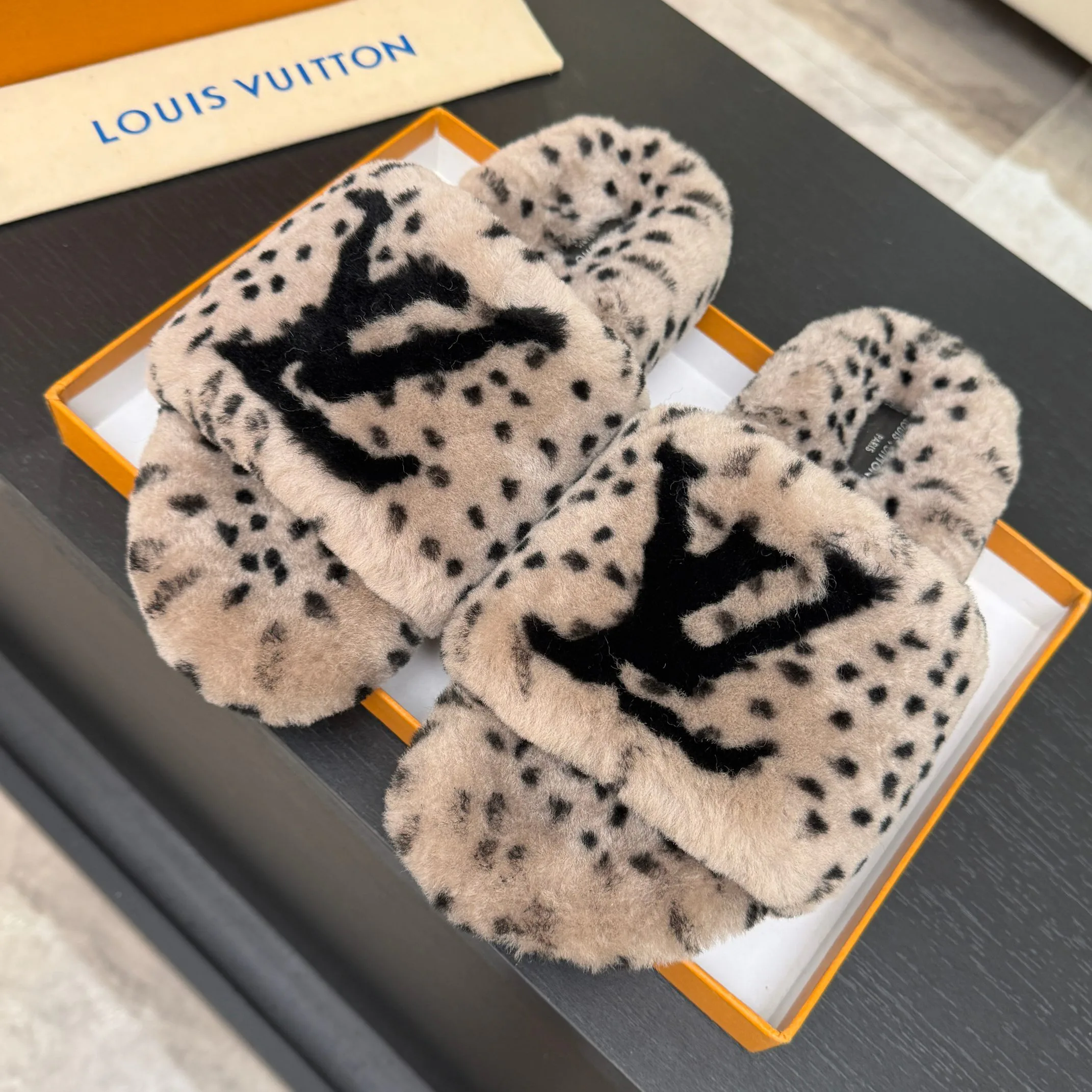 Women's Slippers LOUIS VUITTON 18062767