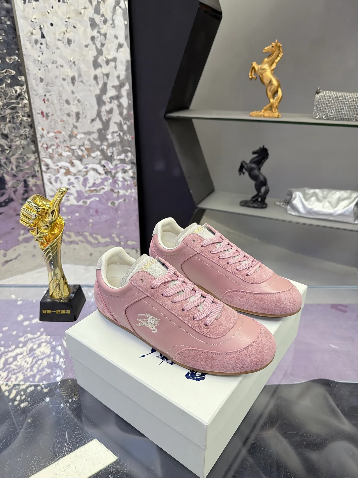 Women's Sneakers BURBERRY 18025570