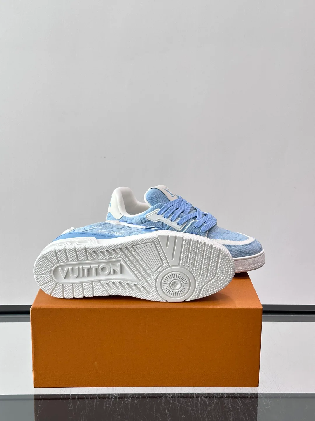 Men's Sneakers LOUIS VUITTON 18142182