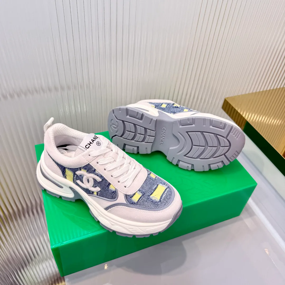 Women's Sneakers CHANEL 18366955