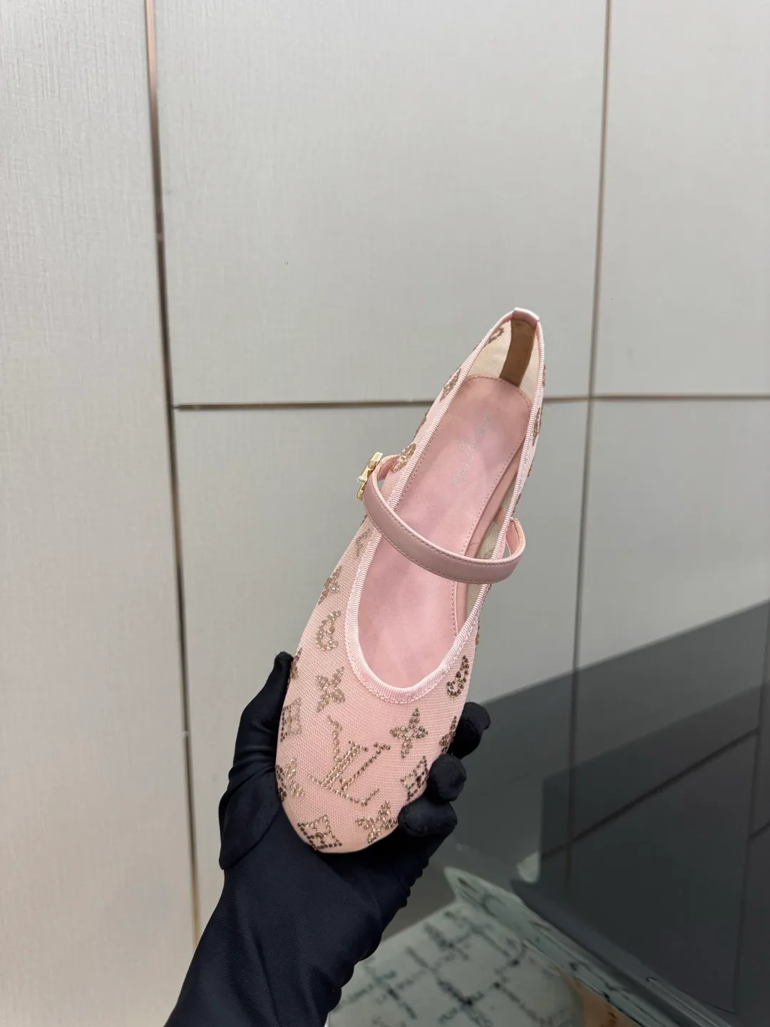 Women's Ballet Flats LOUIS VUITTON 17947016