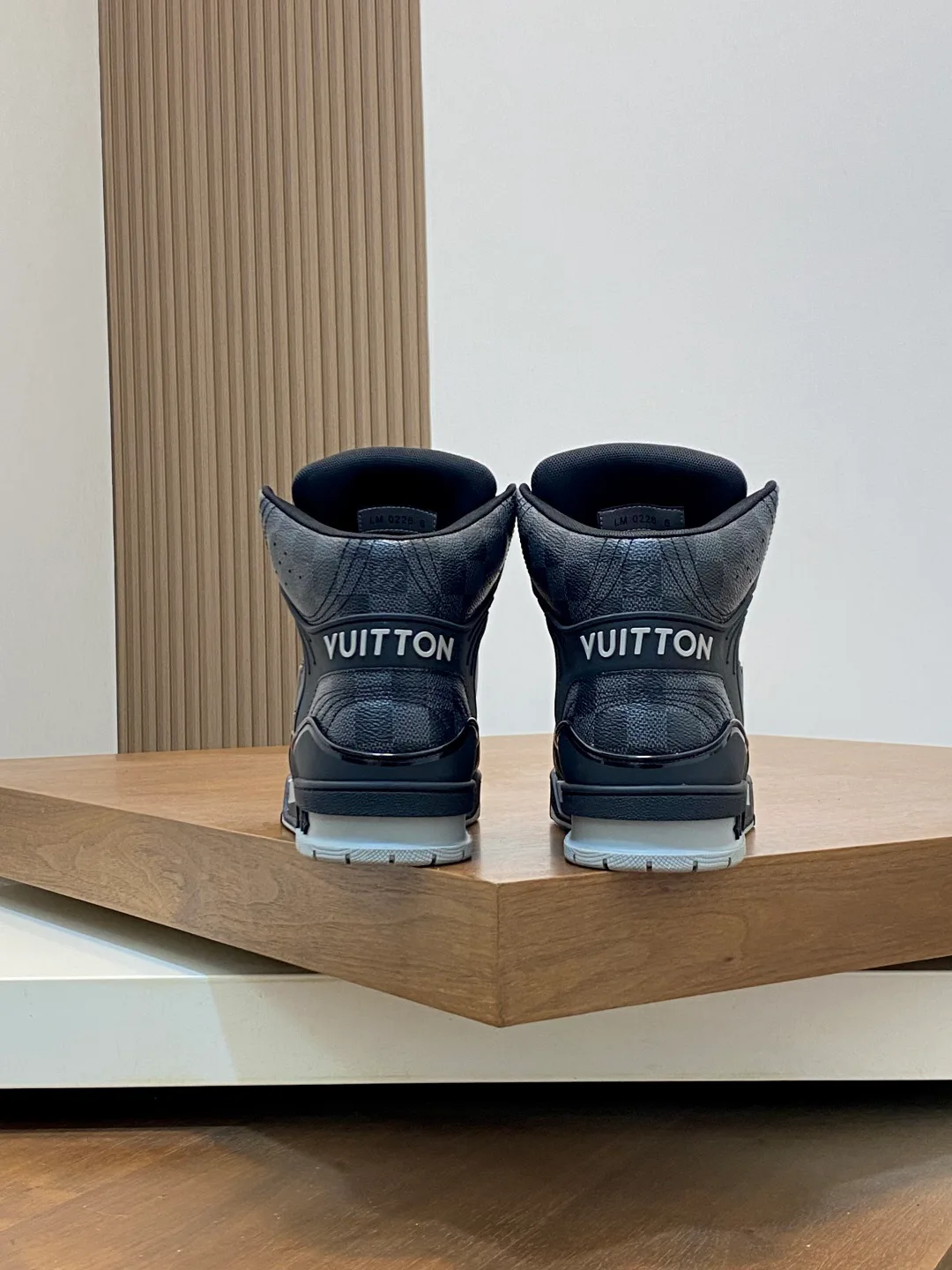 Men's Sneakers LOUIS VUITTON 17862447