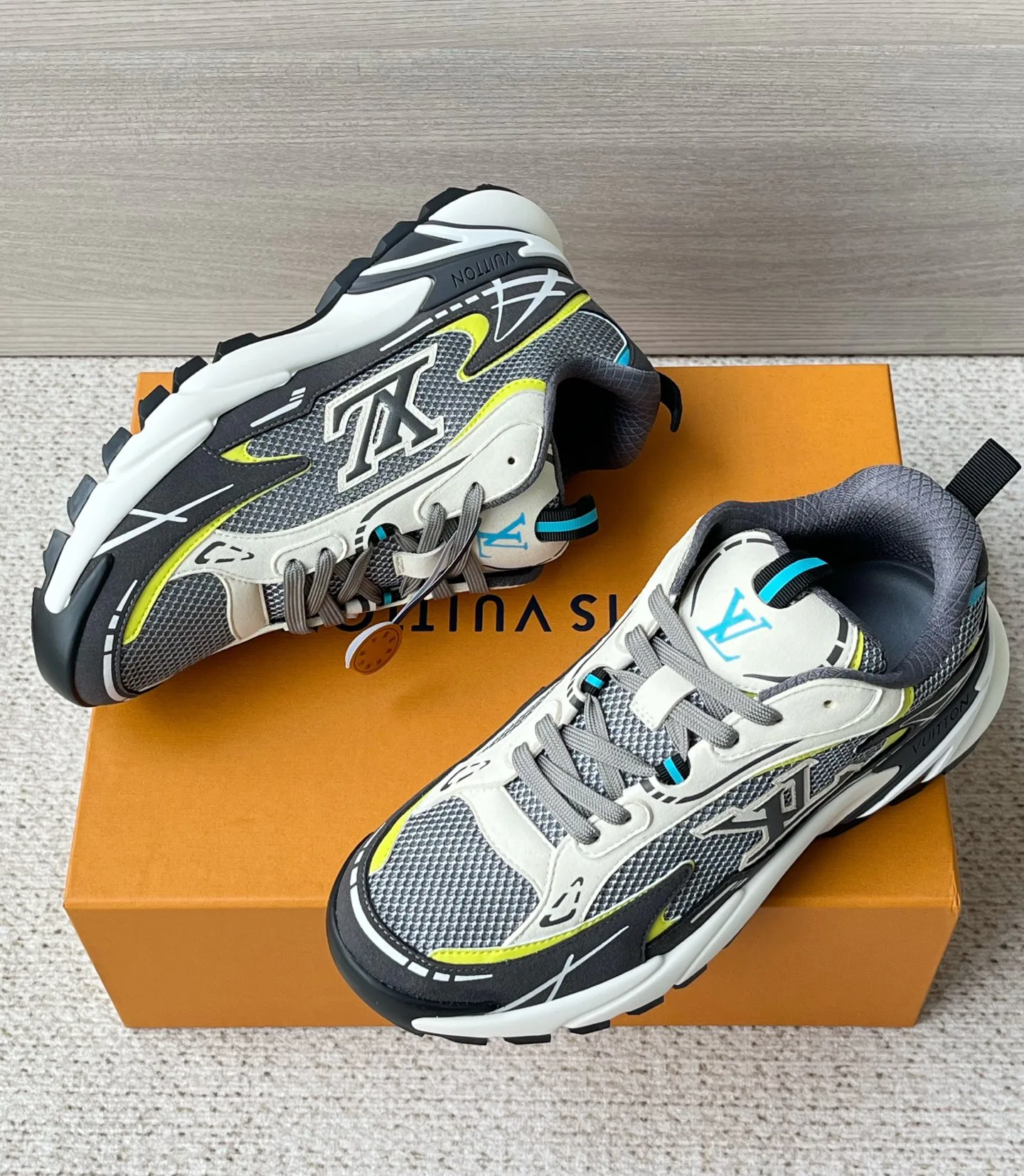 Men's Sneakers LOUIS VUITTON 17972106
