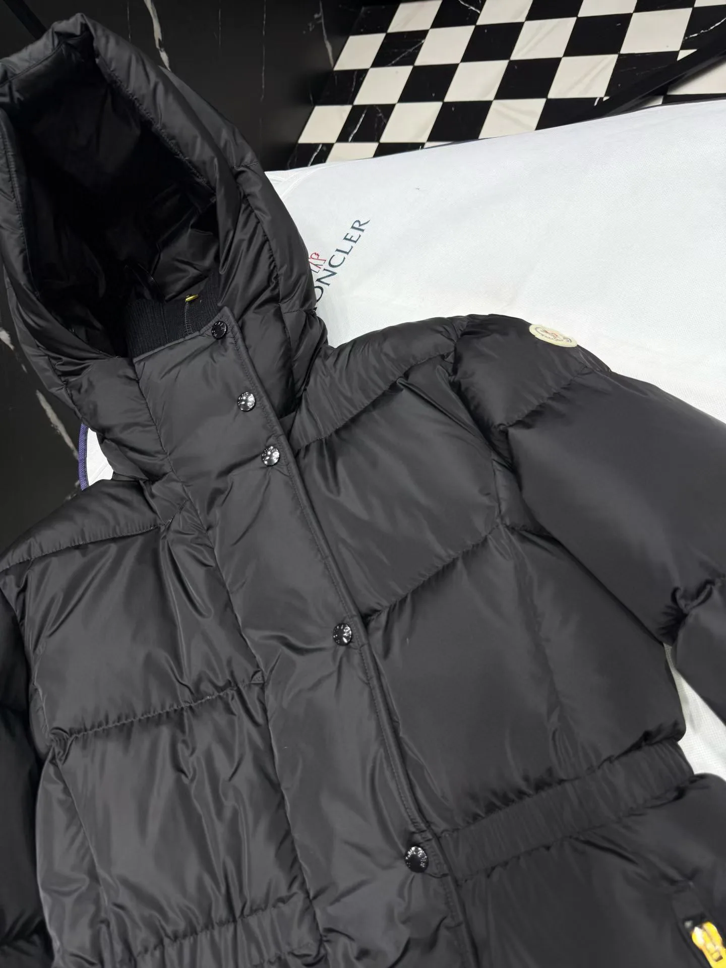 Women's Jackets And Down Jackets MONCLER 17810373