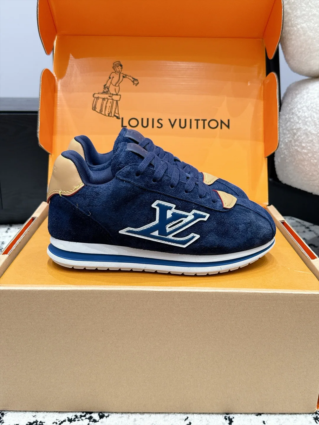 Women's Sneakers LOUIS VUITTON 18406467