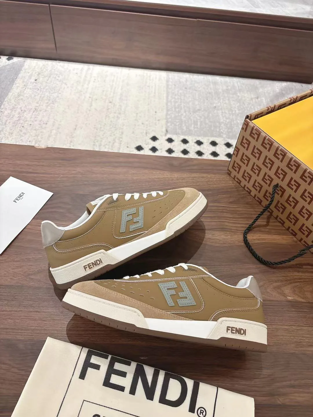 Women's Sneakers FENDI 18219516