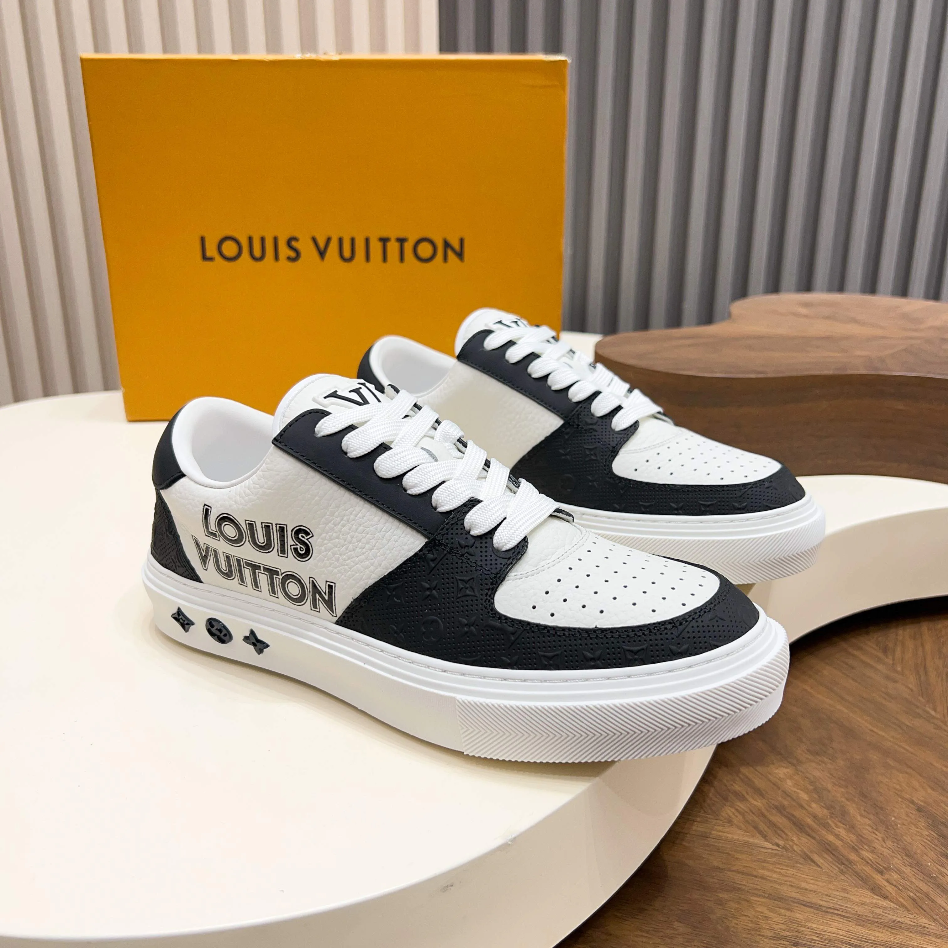 Men's Sneakers LOUIS VUITTON 17921399