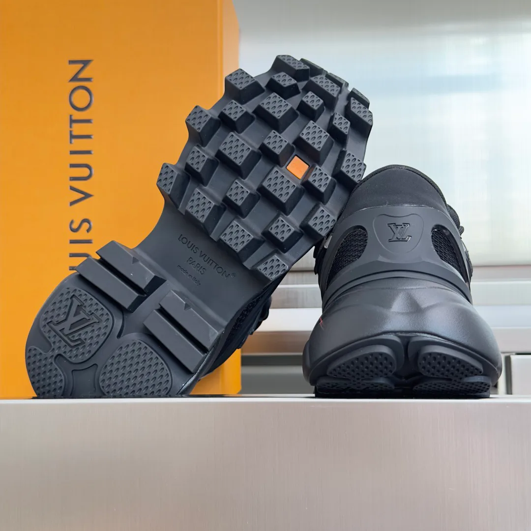 Women's Sneakers LOUIS VUITTON 17950389