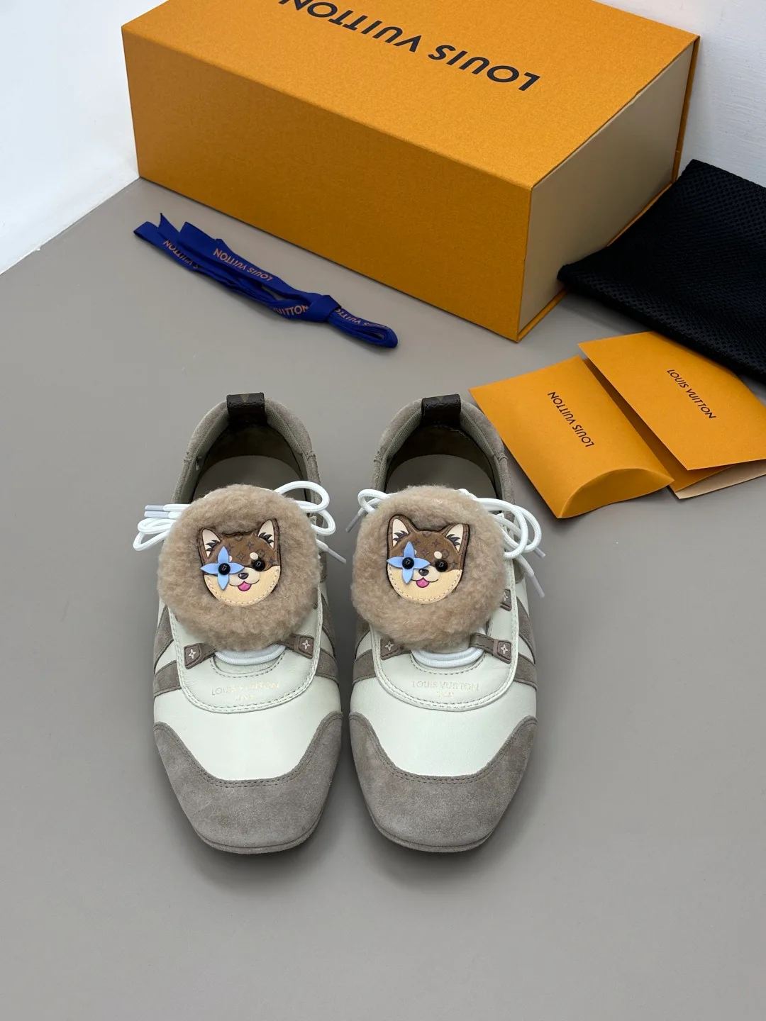 Women's Sneakers LOUIS VUITTON 18006206