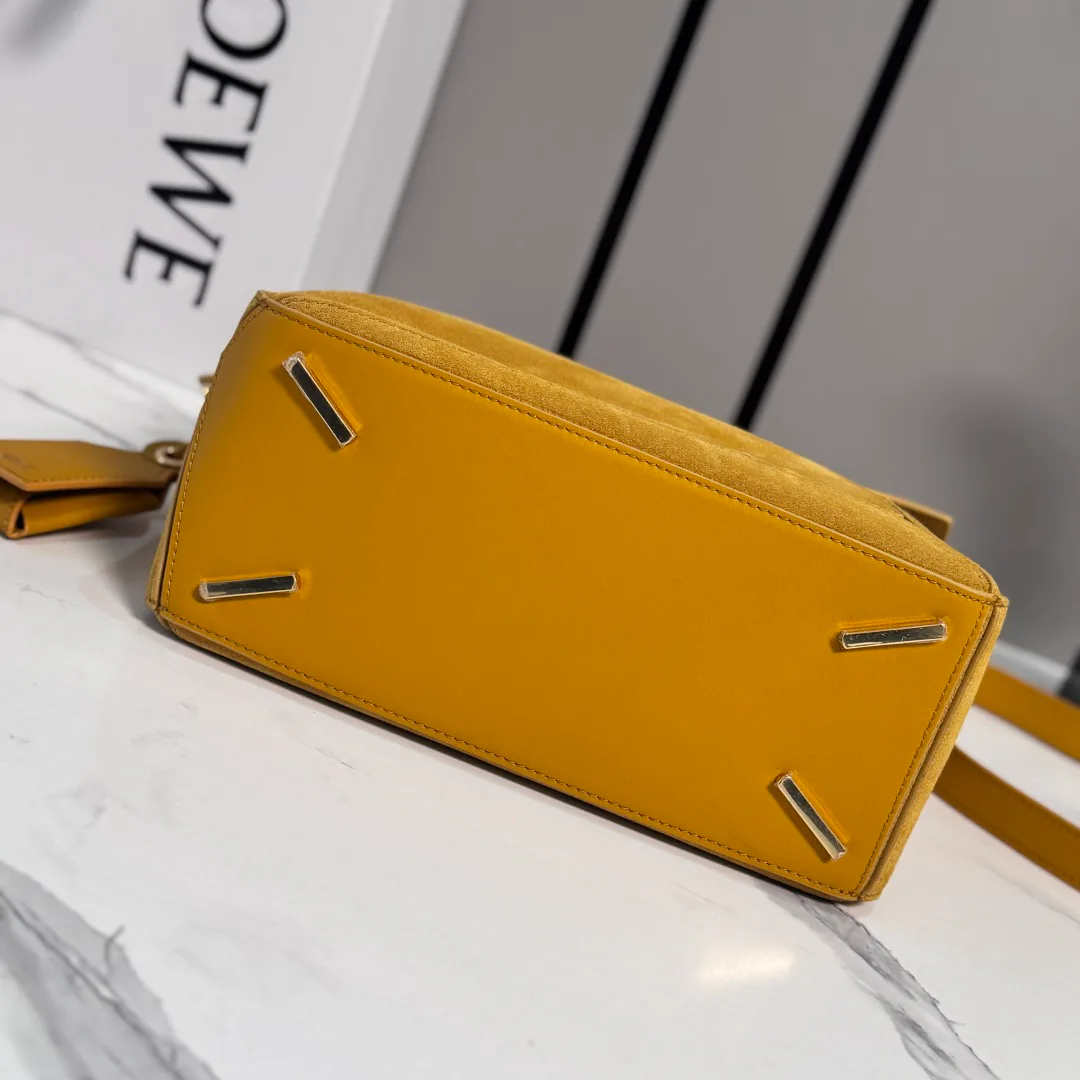 Women's Classic Handbags LOEWE 18530655