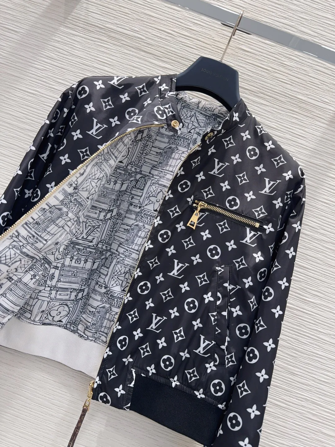 Women's Jackets And Down Jackets LOUIS VUITTON 18023312