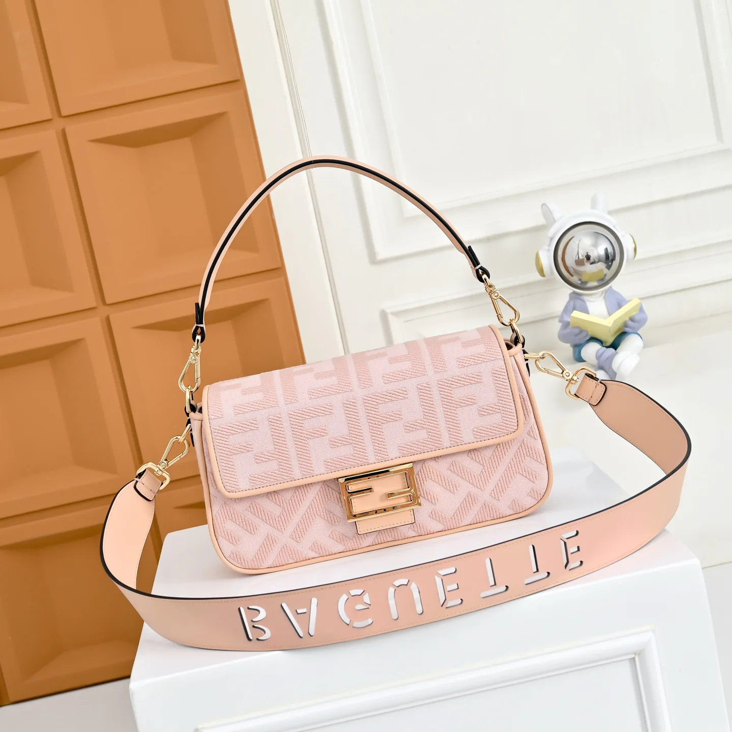 Women's Classic Handbags FENDI 18004262