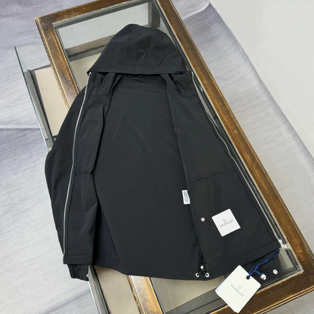 Women's Jackets And Down Jackets MONCLER 18416527