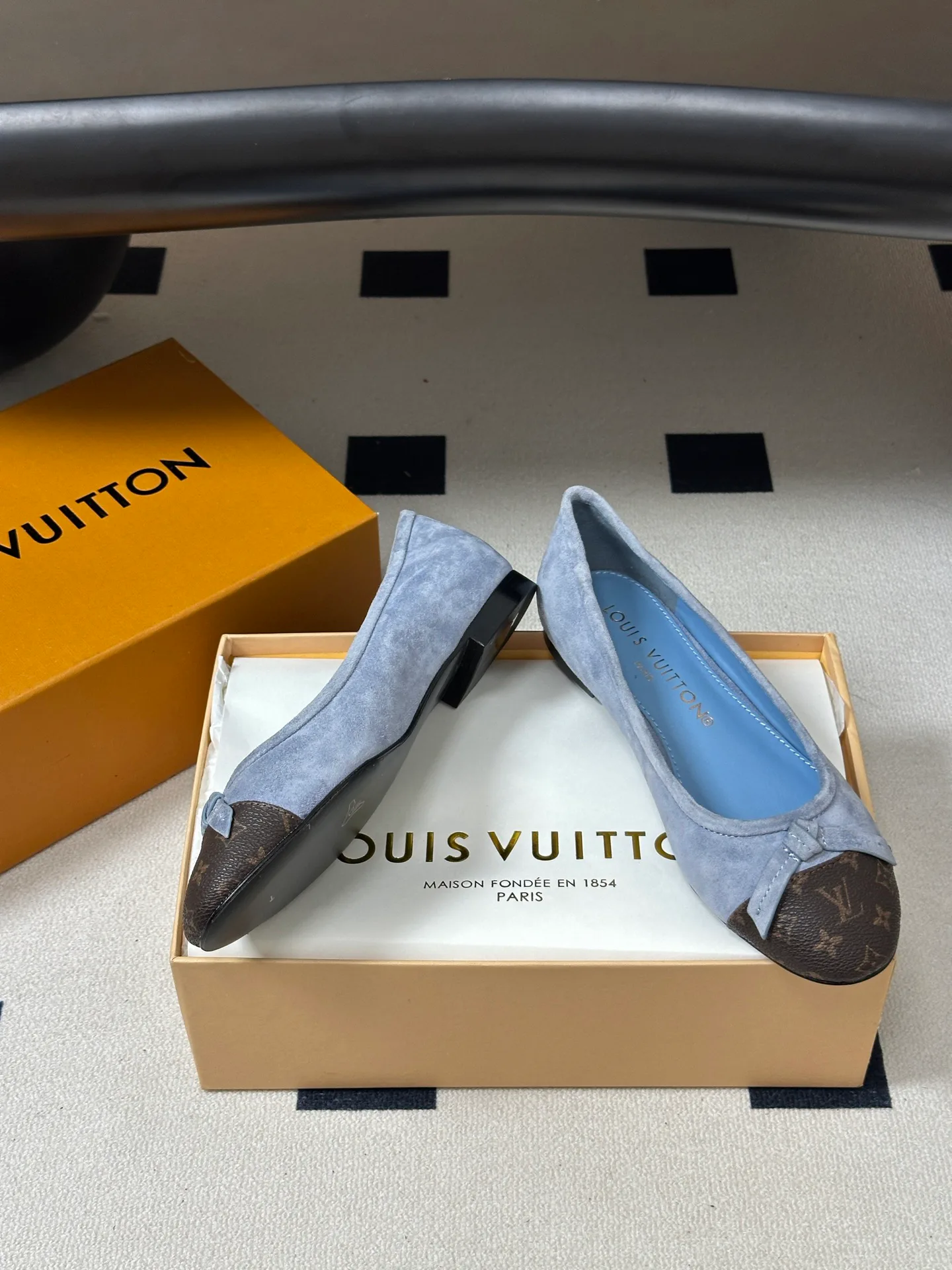 Women's Ballet Flats LOUIS VUITTON 18049406