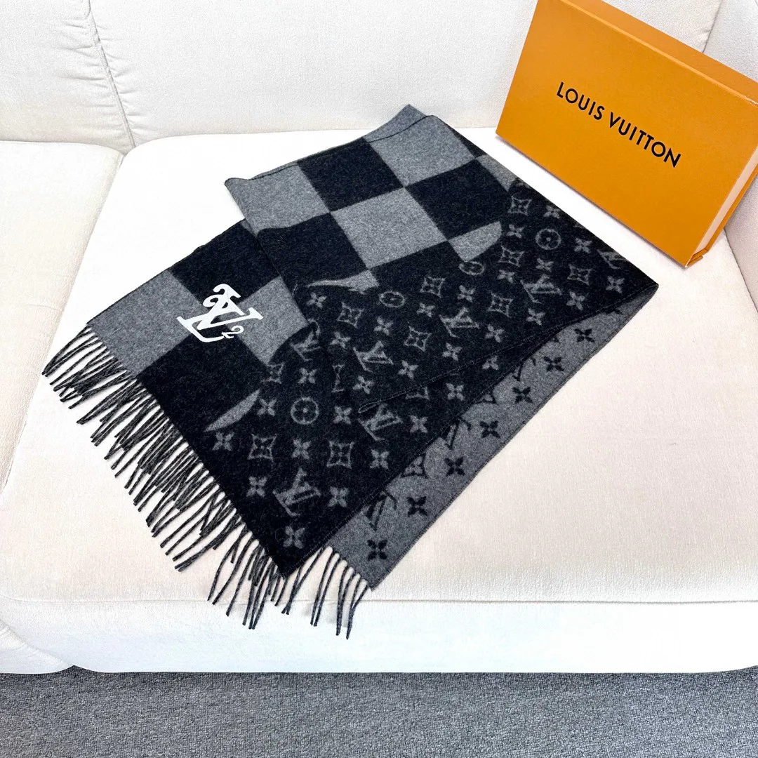 Scarves LOUIS VUITTON 18222616