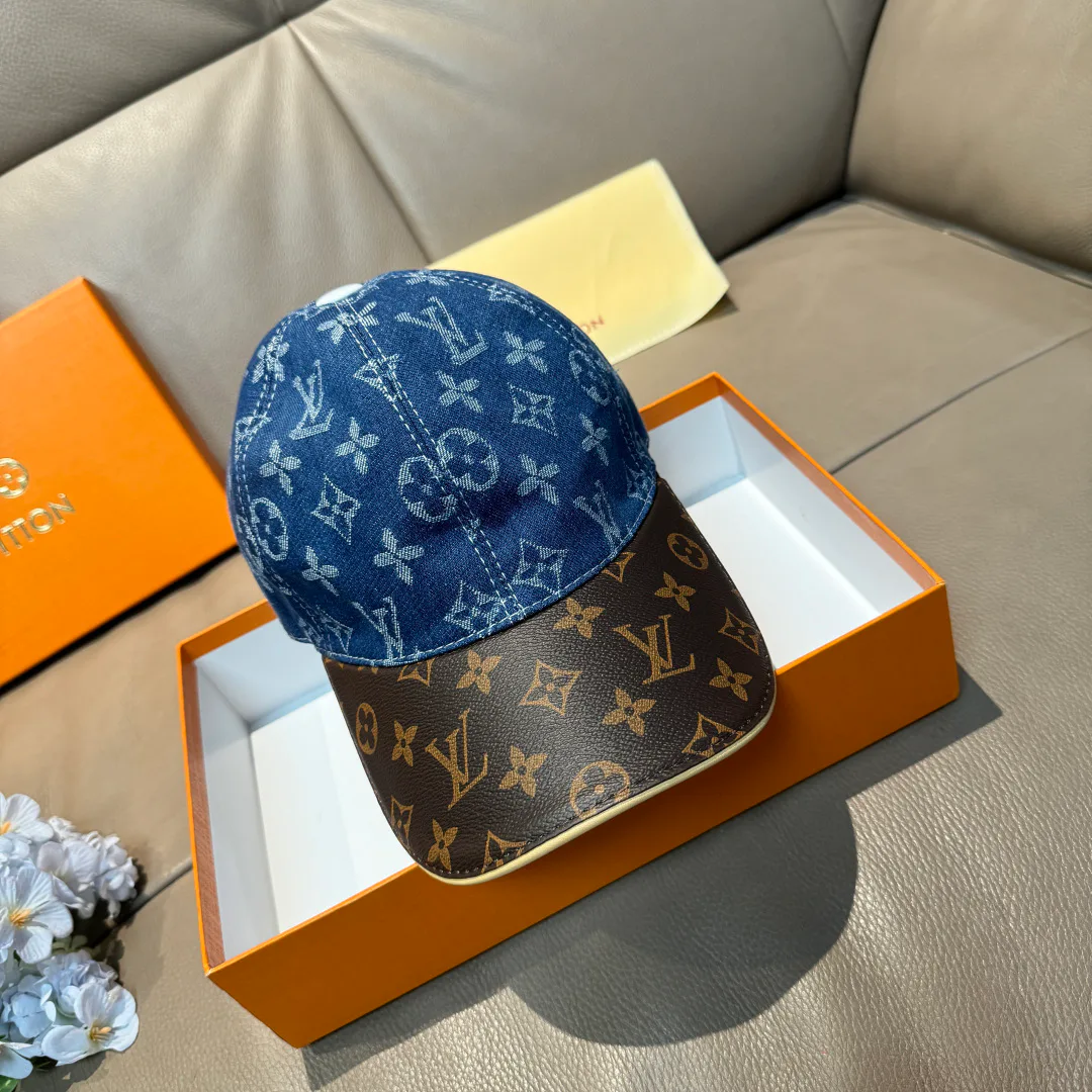 Hats LOUIS VUITTON 18347056