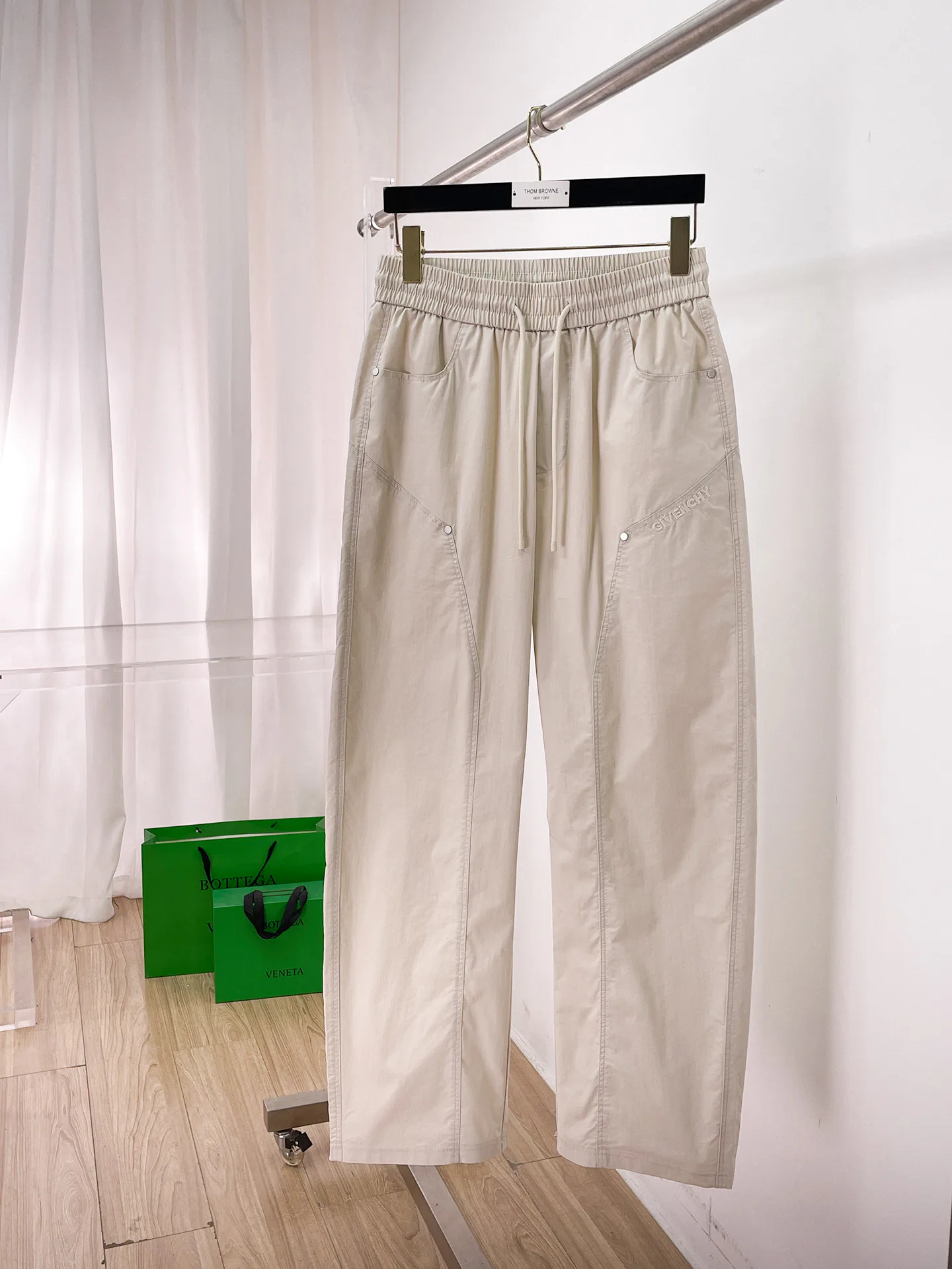 Men's Trousers GIVENCHY 18399316