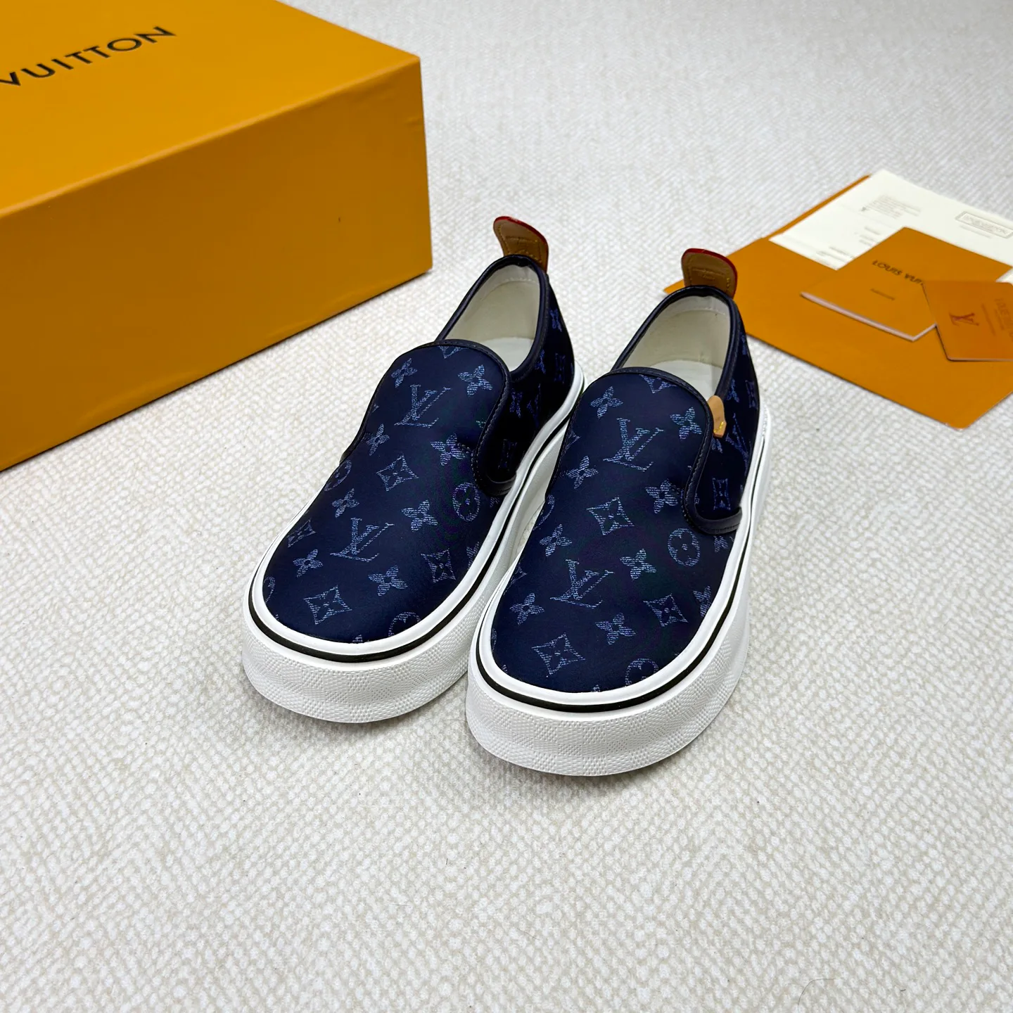 Men's Sneakers LOUIS VUITTON 18365135