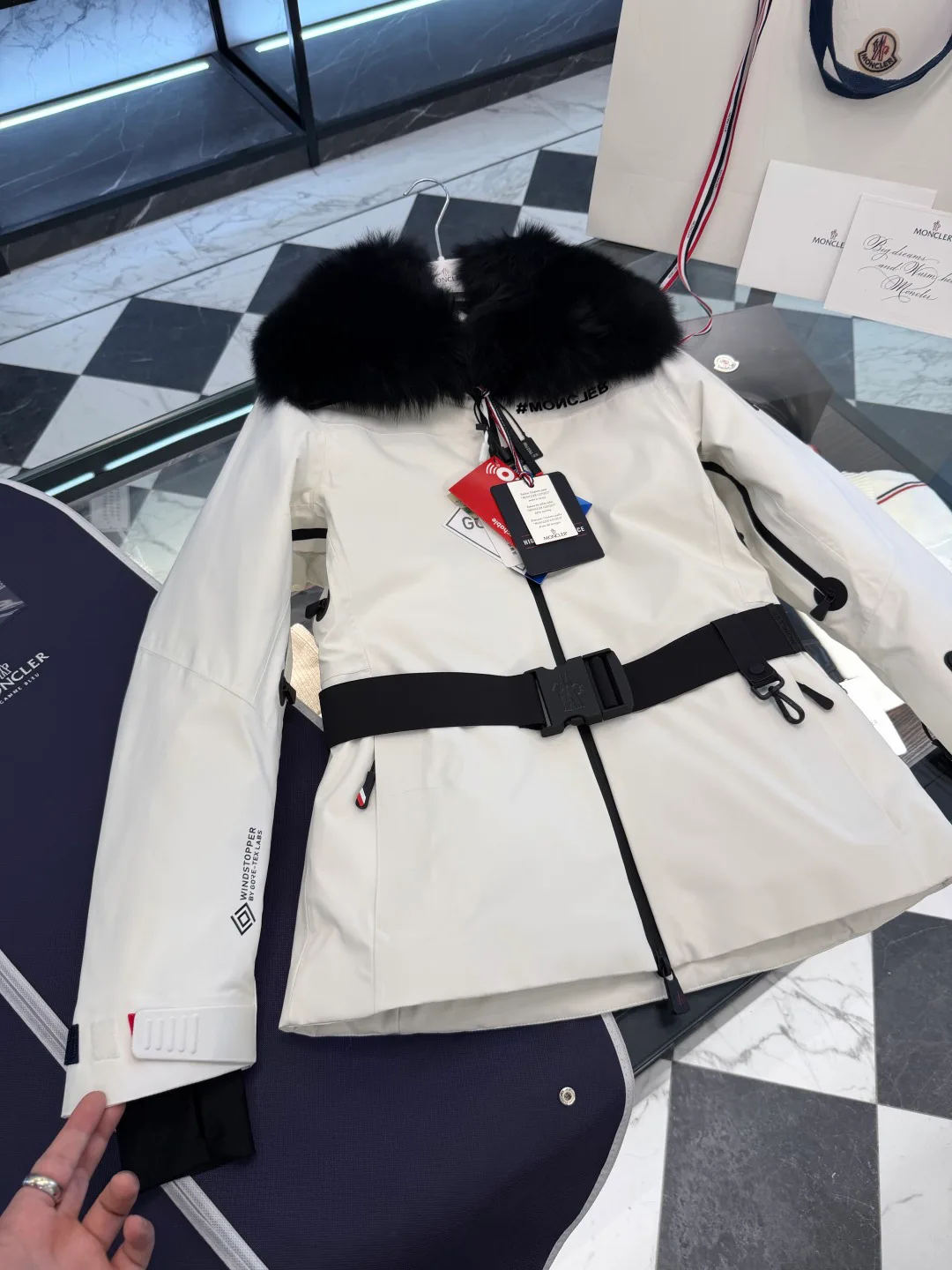 Women's Jackets And Down Jackets MONCLER 18133610
