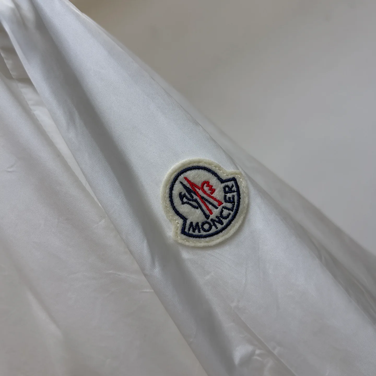 Women's Jackets And Down Jackets MONCLER 17340714