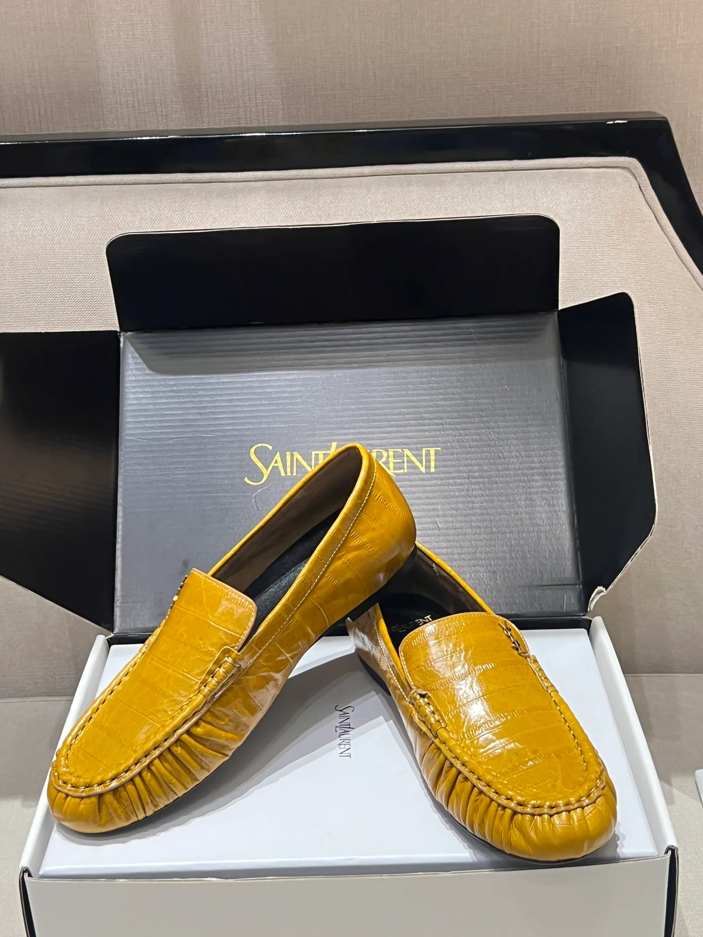 Women's Loafers And Moccasins SAINT LAURENT 17897594
