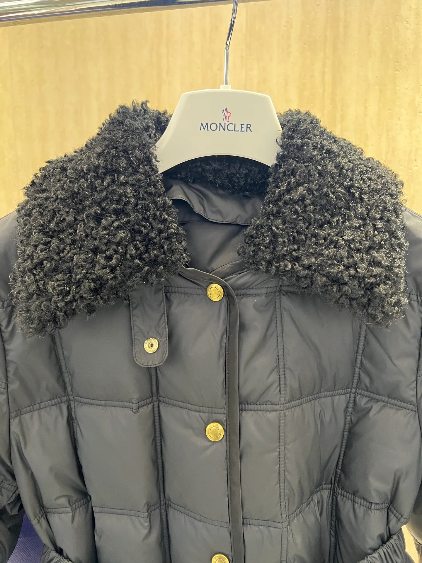Men's Jackets And Down Jackets MONCLER 18330392