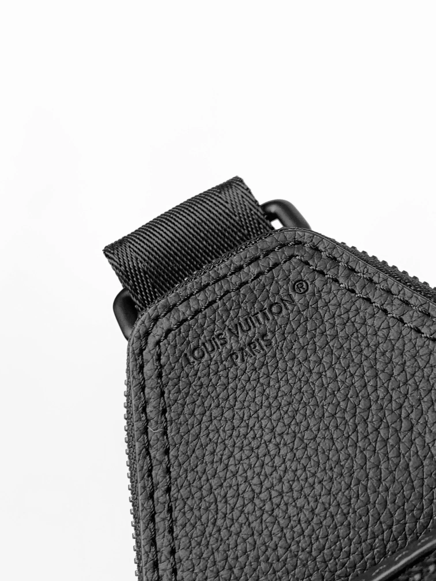 Women's Shoulder Bags LOUIS VUITTON 17948720