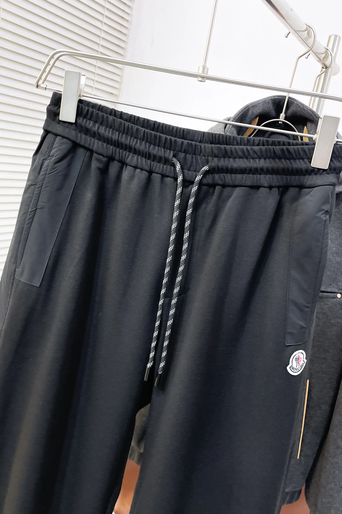 Men's Trousers MONCLER 18068577