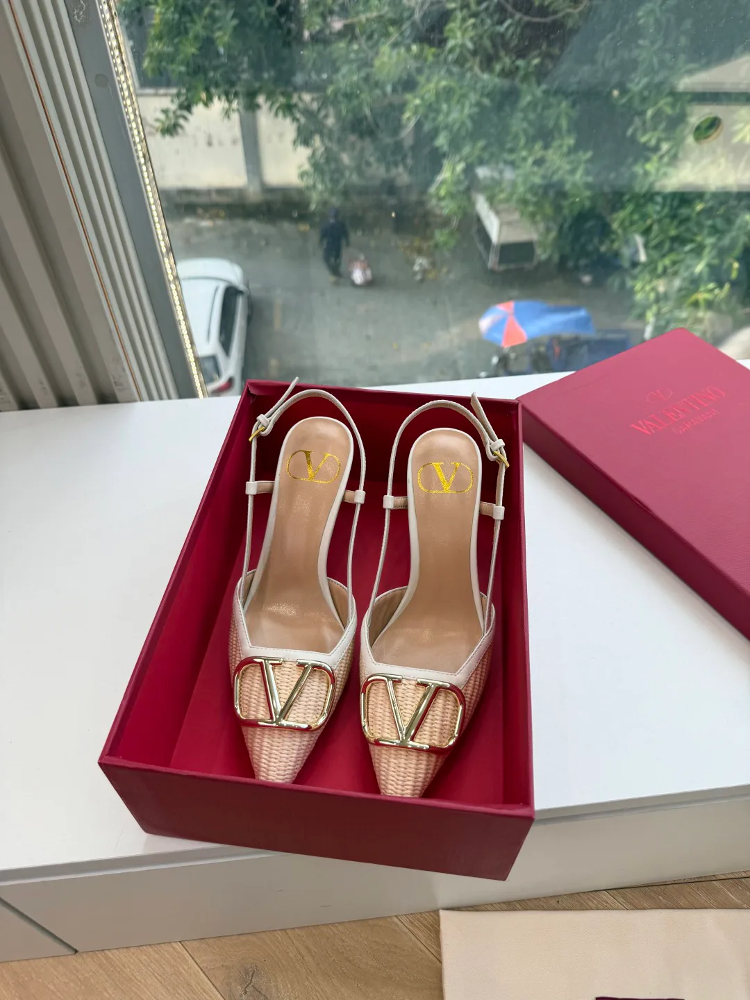 Women's Open-Toe Sandals VALENTINO 18356225