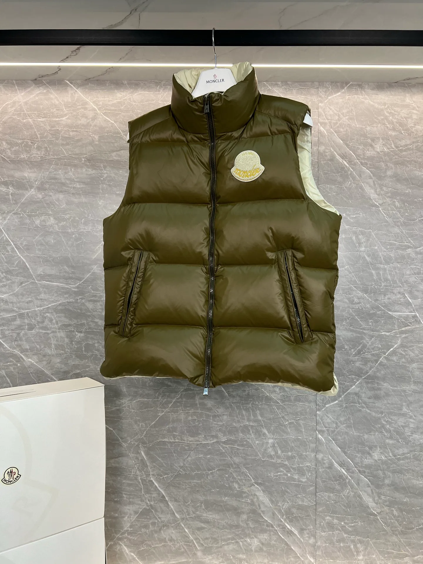 Жилеты Мужские Moncler 18599856