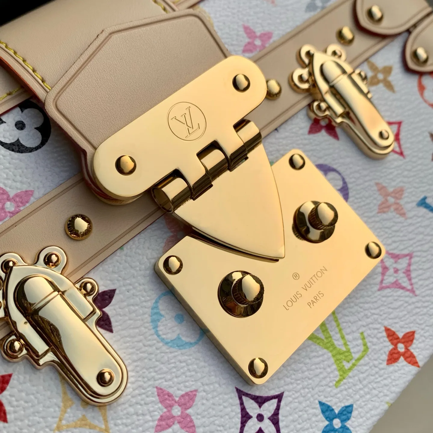 Women's Classic Handbags LOUIS VUITTON 18412568