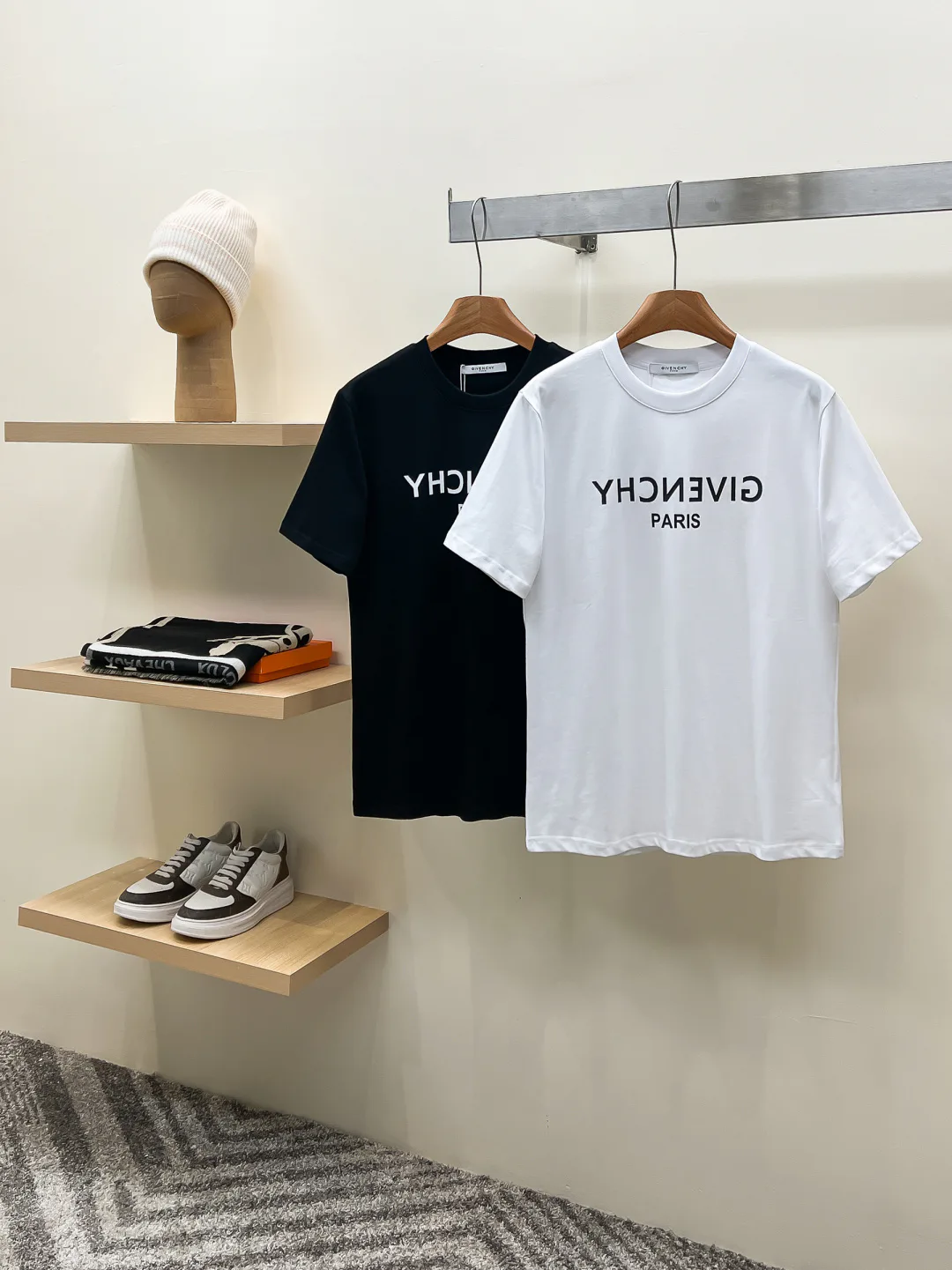 Men's T-Shirts GIVENCHY 18499379