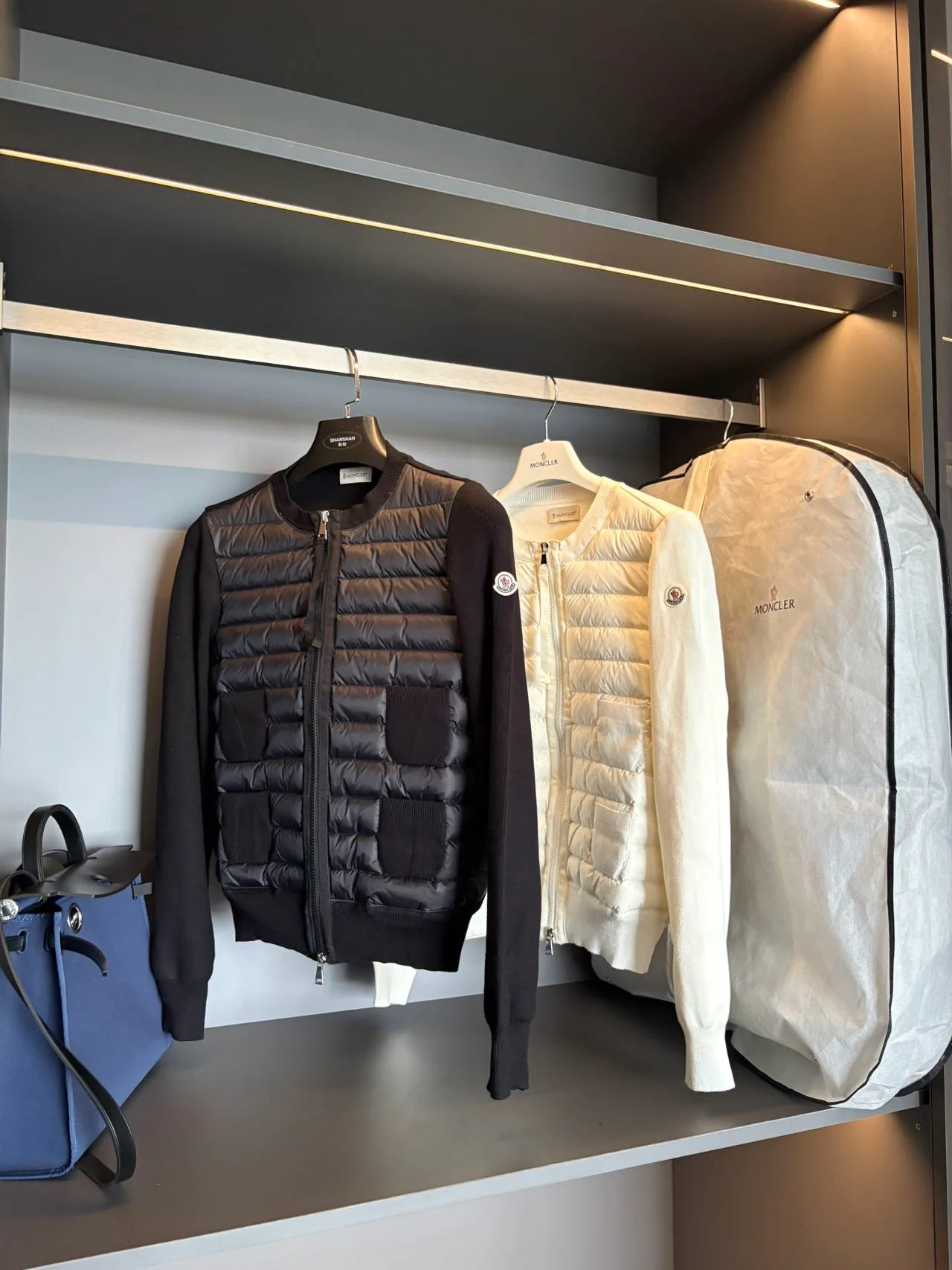 Women's Jackets And Down Jackets MONCLER 18110983