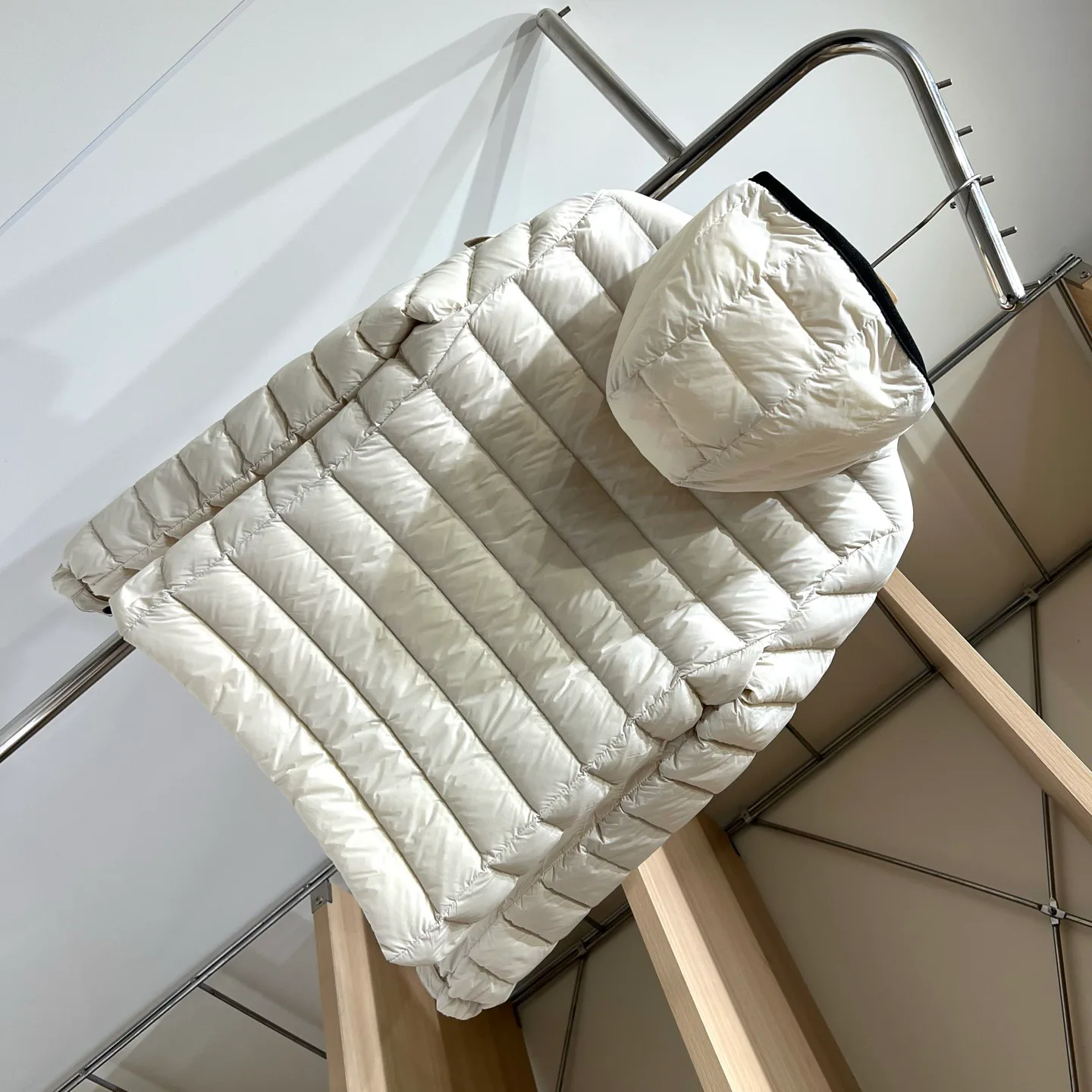 Women's Jackets And Down Jackets MONCLER 18336958